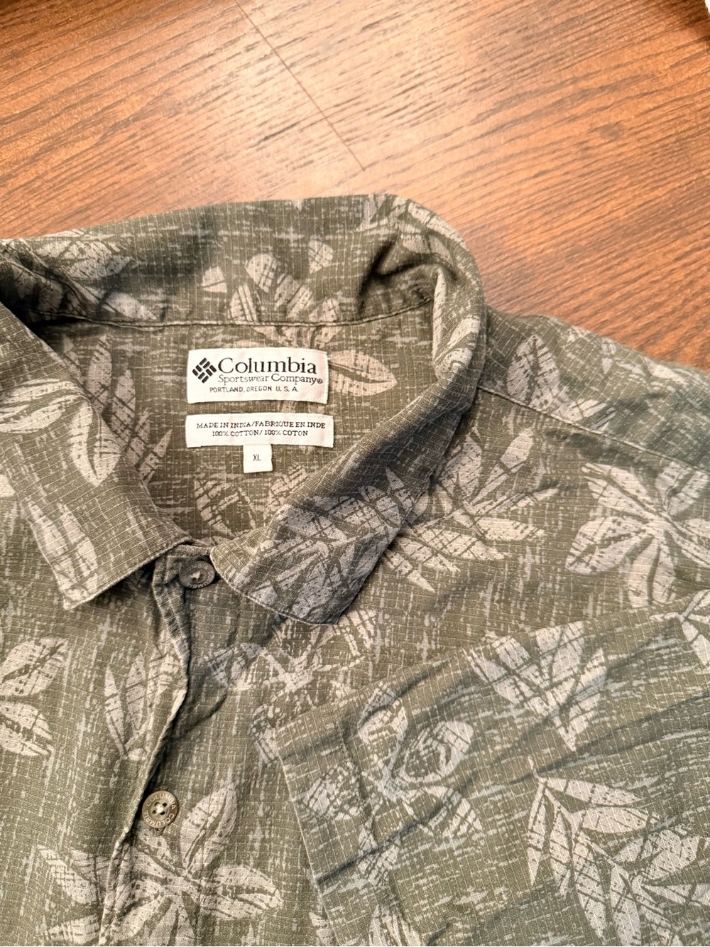 Columbia Men's Green Printed Short-Sleeve Shirt. Men size XL